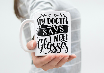 Порцеланова чаша с надпис "My doctor says I need glasses"